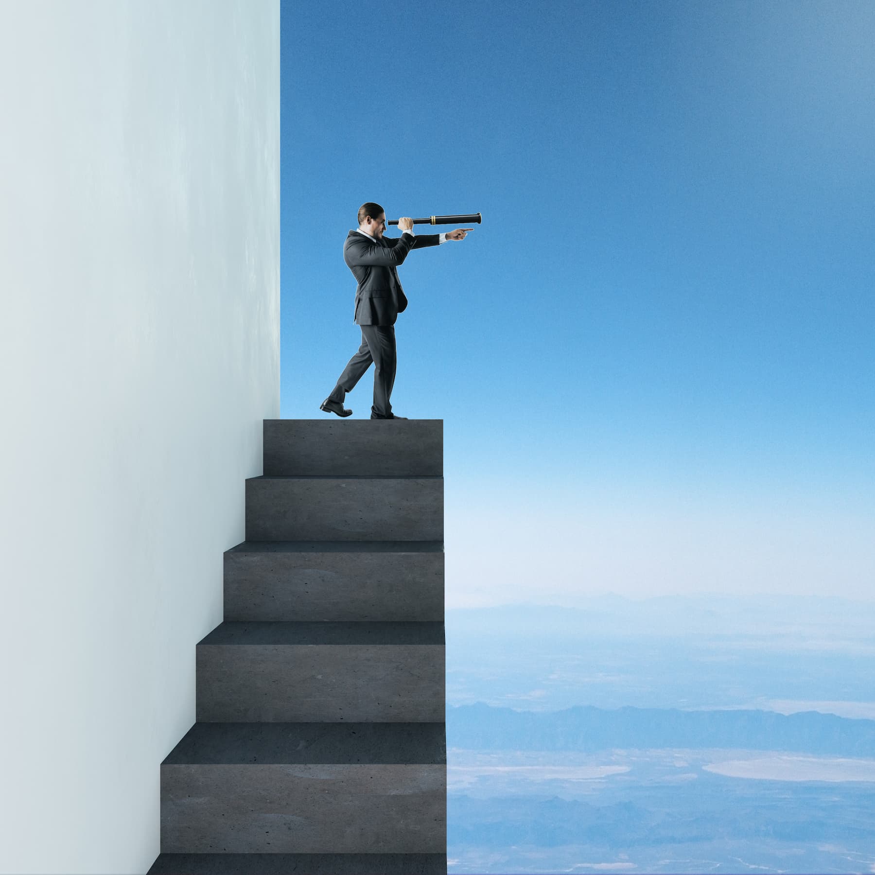 Un homme en haut d'un escalier avec une longue vue qui se projette sur son avenir
